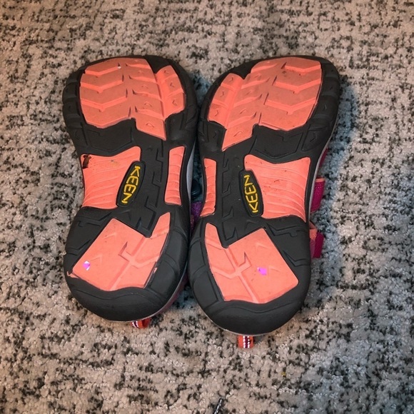 Keen Very Berry & Fusion Coral Newport H2 Sandals Size 4 - Picture 12 of 13